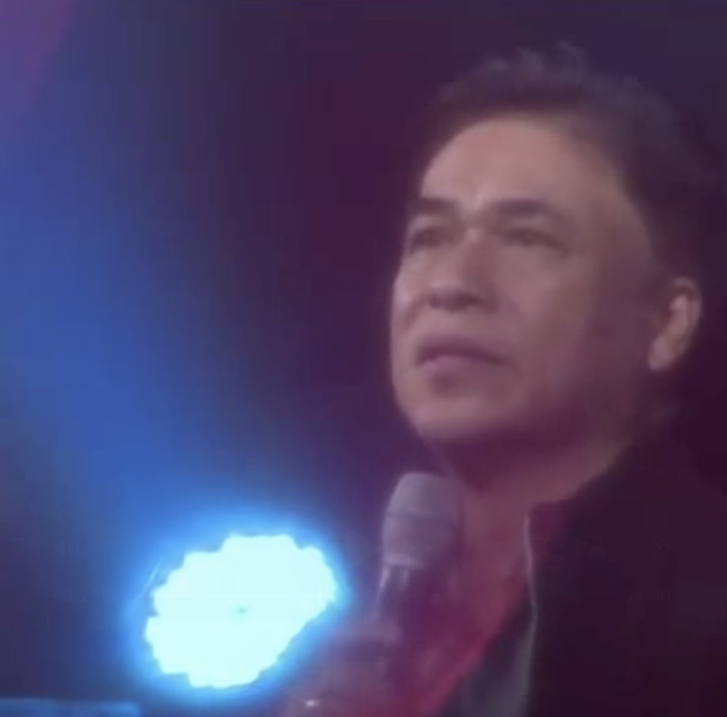 Papa Vetri menyampaikan Firman Tuhan