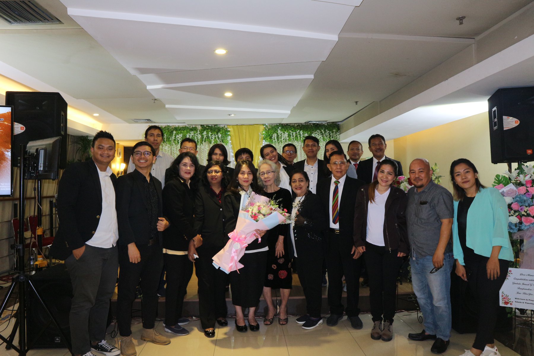 Bersama keluarga besar GBI VOT